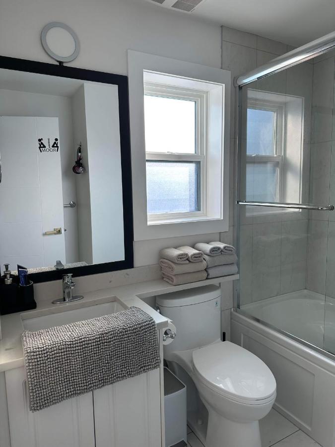 2Br 1.5Ba Full Kitchen Private Guest House - Free Parking - Central Location Vancouver Exterior foto