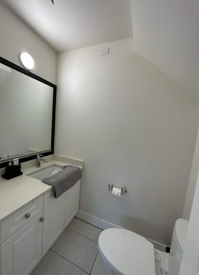2Br 1.5Ba Full Kitchen Private Guest House - Free Parking - Central Location Vancouver Exterior foto