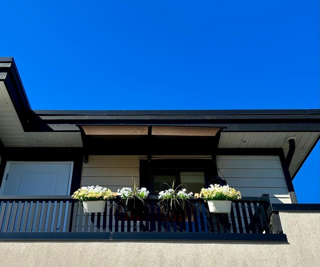 2Br 1.5Ba Full Kitchen Private Guest House - Free Parking - Central Location Vancouver Exterior foto