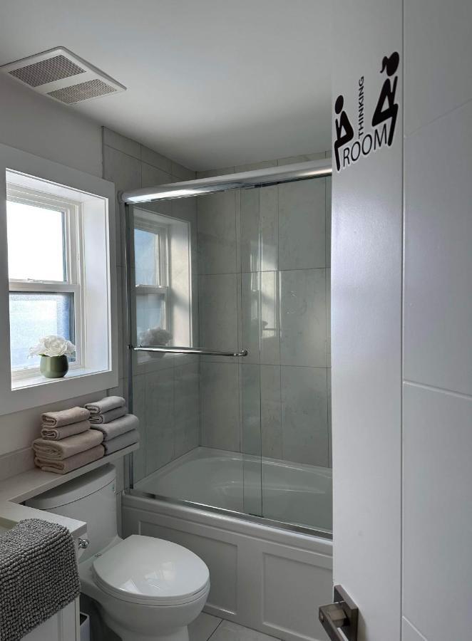2Br 1.5Ba Full Kitchen Private Guest House - Free Parking - Central Location Vancouver Exterior foto